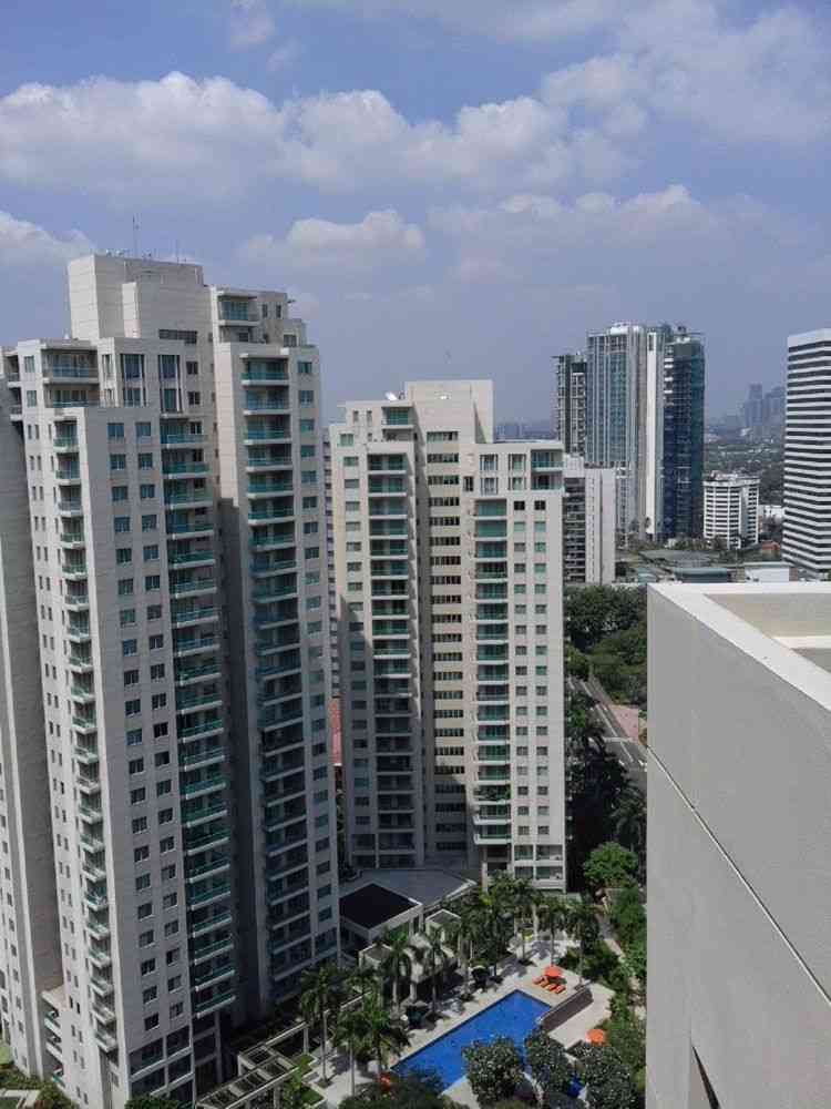 Building Apartment Plaza Senayan