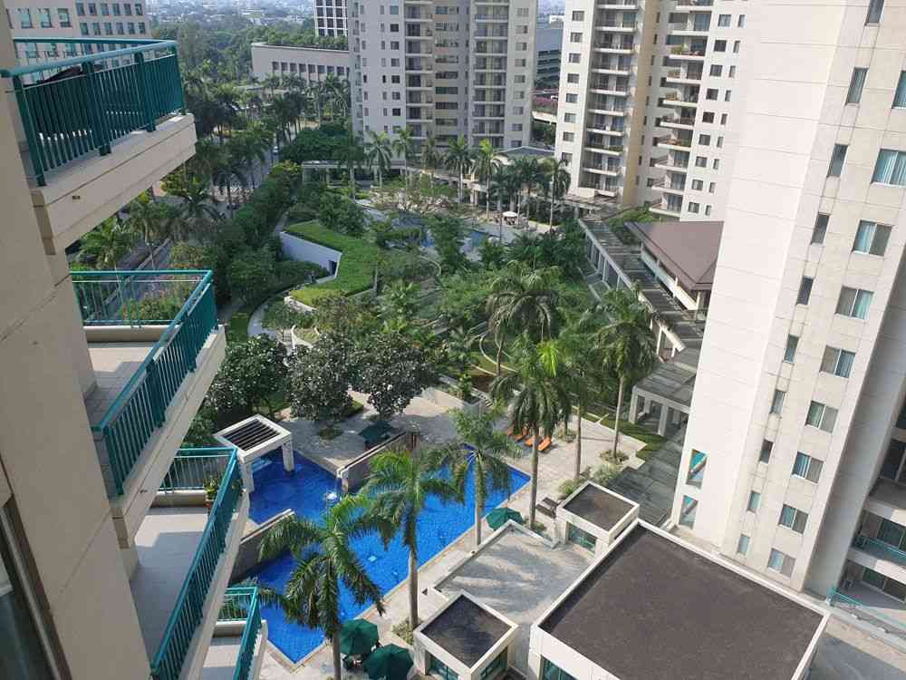 Swimming Pool Apartment Plaza Senayan