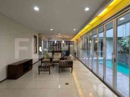 400 sqm, 5 BR house for rent in Senayan 1