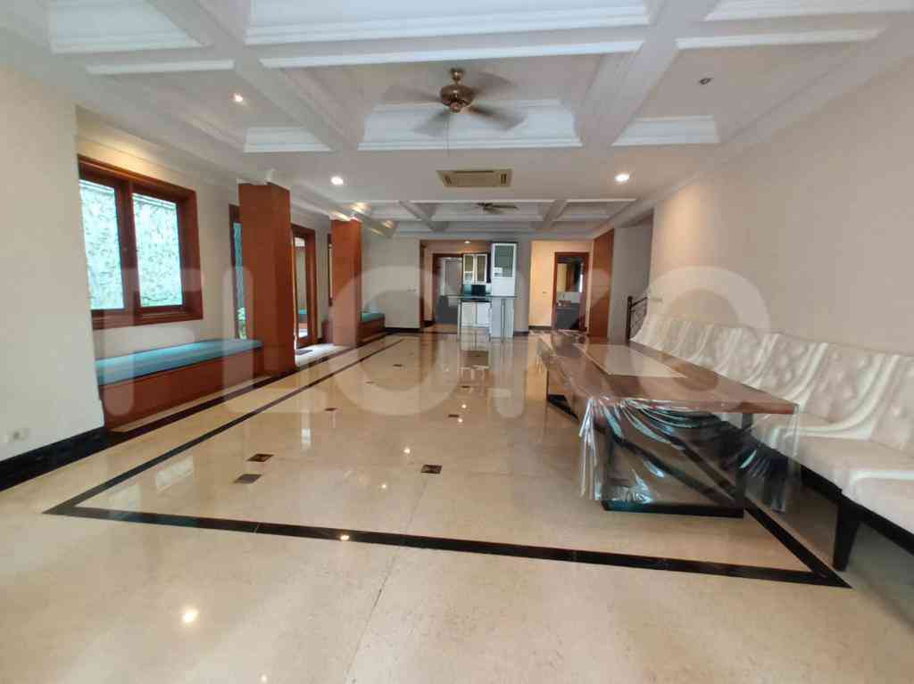 800 sqm, 5 BR house for rent in Pondok Indah 2