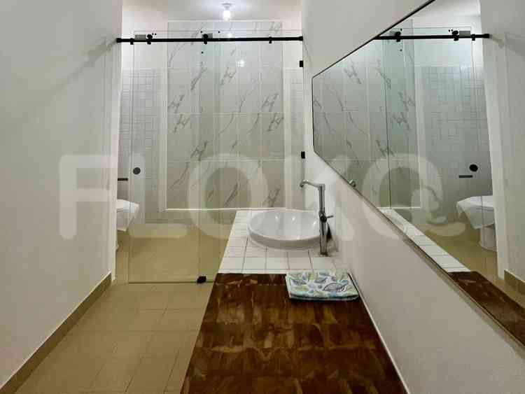 189 sqm, 4 BR house for rent in Gandaria 4