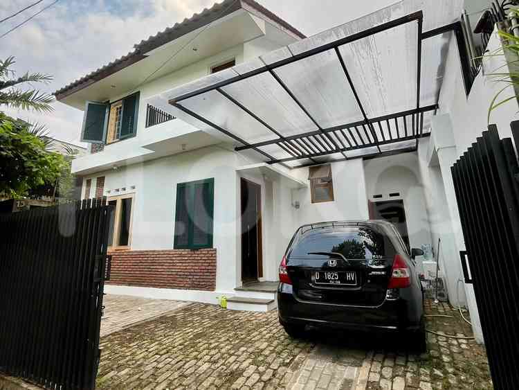 189 sqm, 4 BR house for rent in Gandaria 1