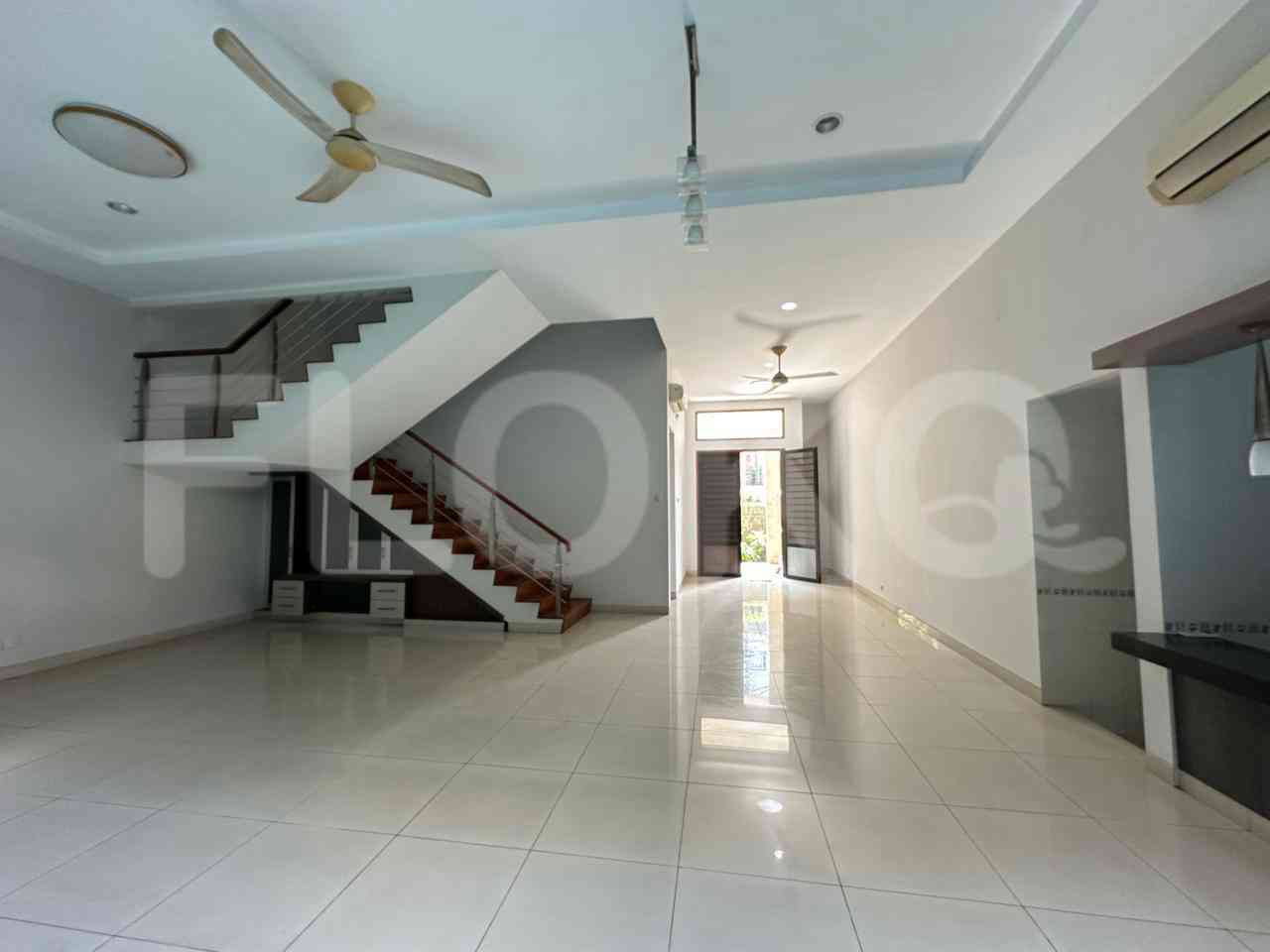400 sqm, 4 BR house for rent in Senayan 2
