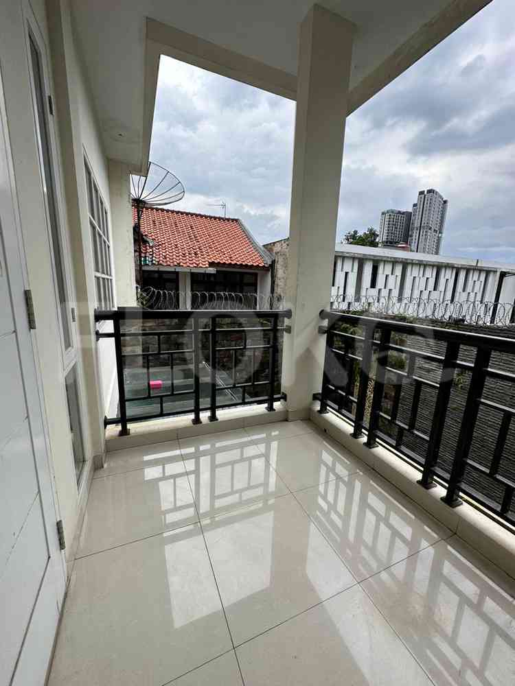 Dijual Rumah 4 BR, Luas 450 m2 di Jl Kemang dalam VI, Kemang 14