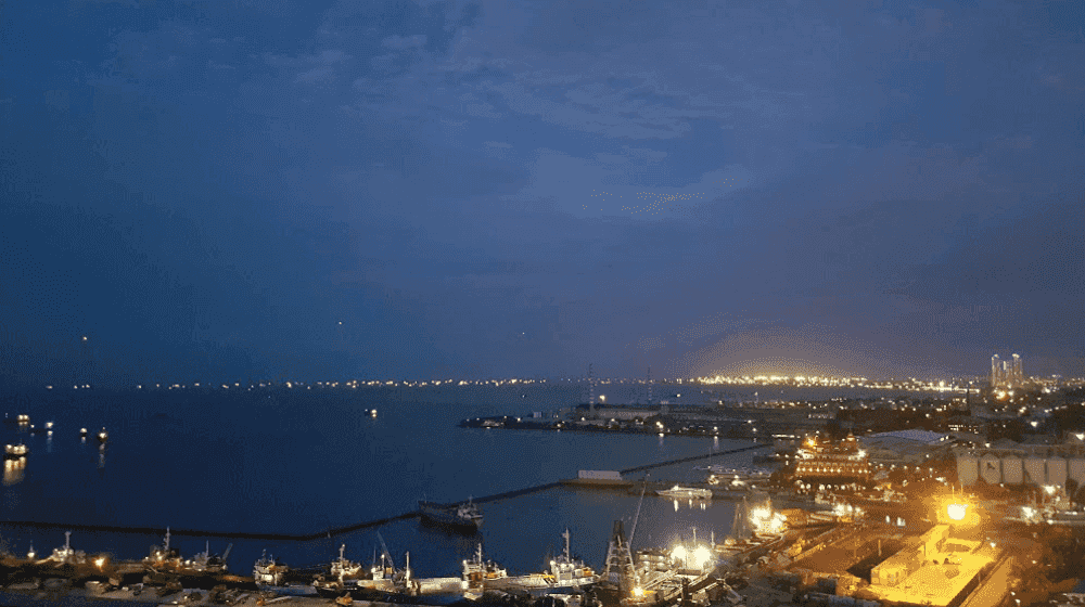 Pemandangan laut Pluit Sea View