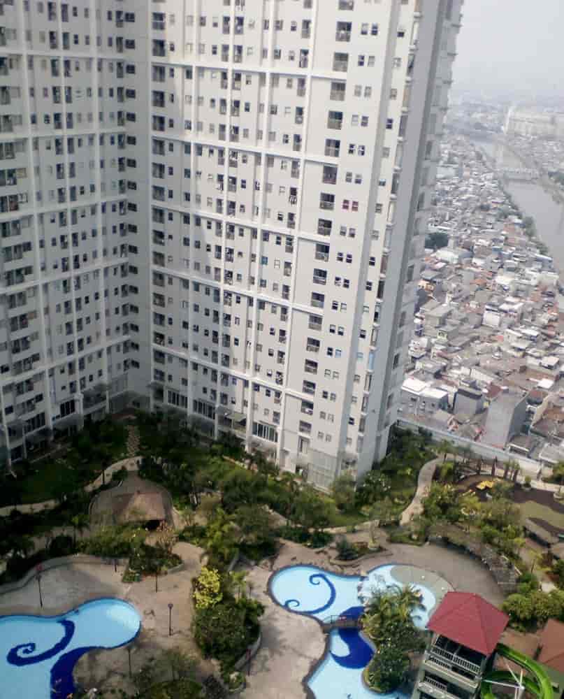 Kolam renang Seasons City Apartemen