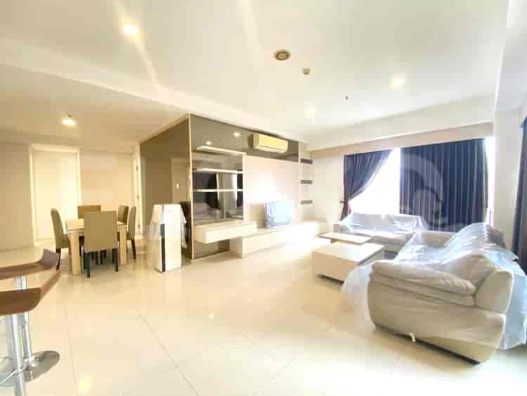Apartemen 3 Kamar Tidur Furnished Dijual - APA8e4ee, Lantai Tinggi, 1Park Residences 2