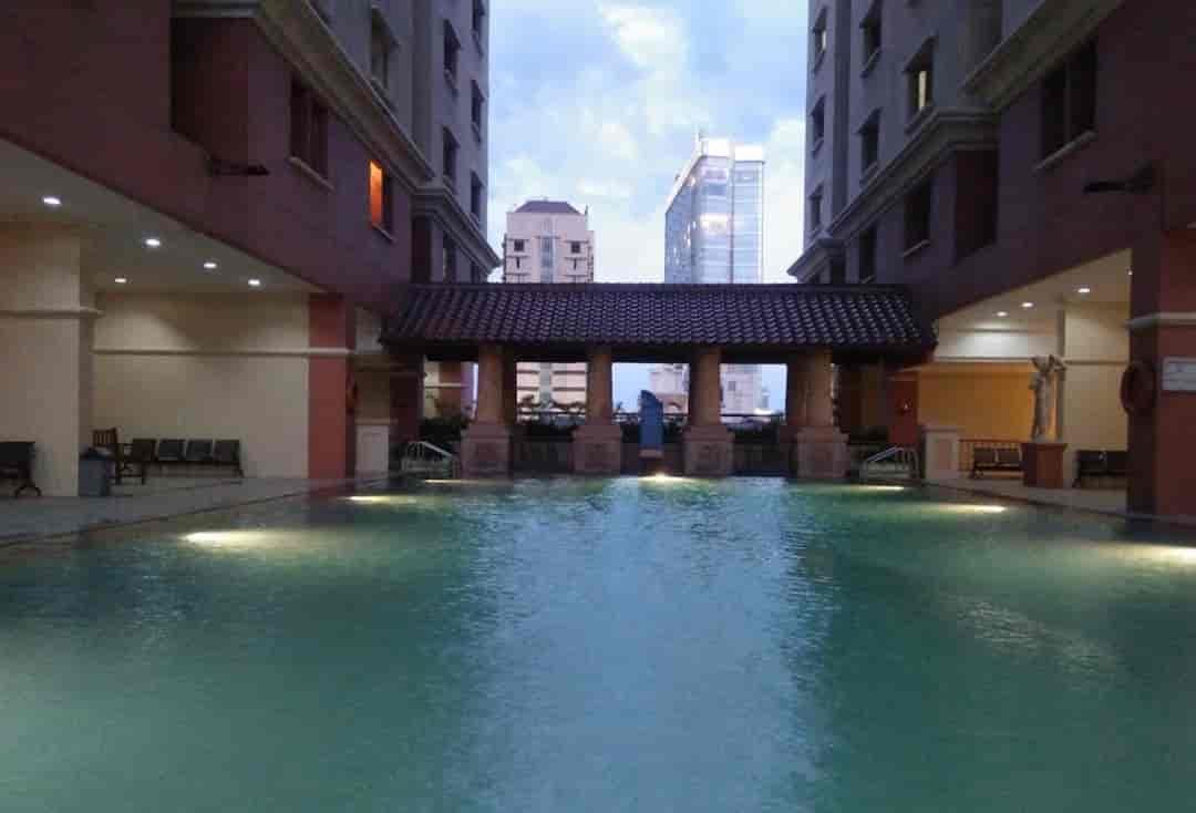 Kolam renang Mediterania Gajah Mada Apartemen