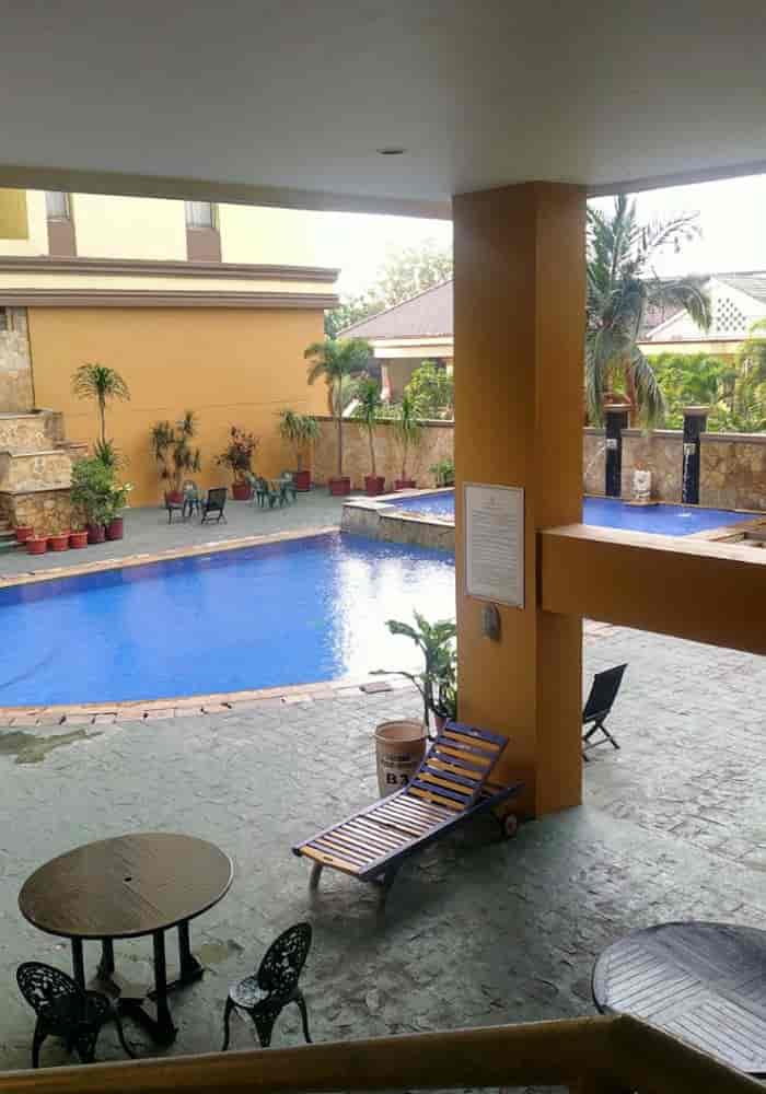 Kolam renang Permata Eksekutif Apartemen