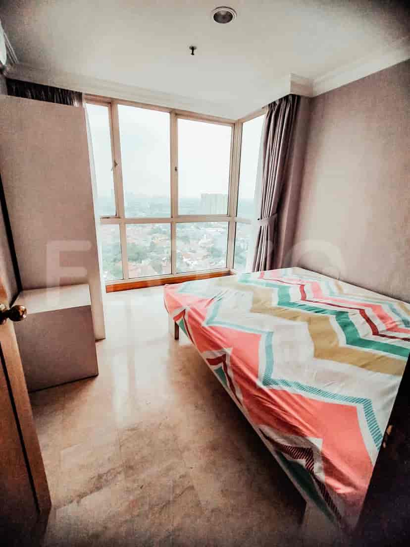 Bedroom with a double bed and a large window with a city view.