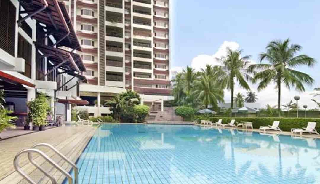 Kolam Renang Palm Court Apartemen