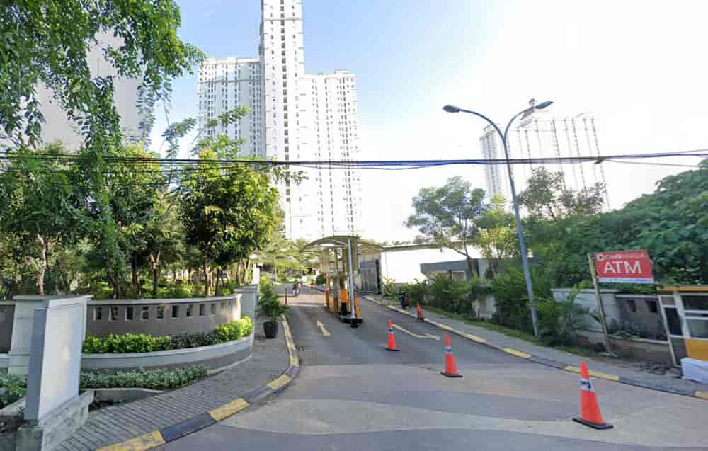 Gerbang Keluar Green Lake Sunter Apartemen