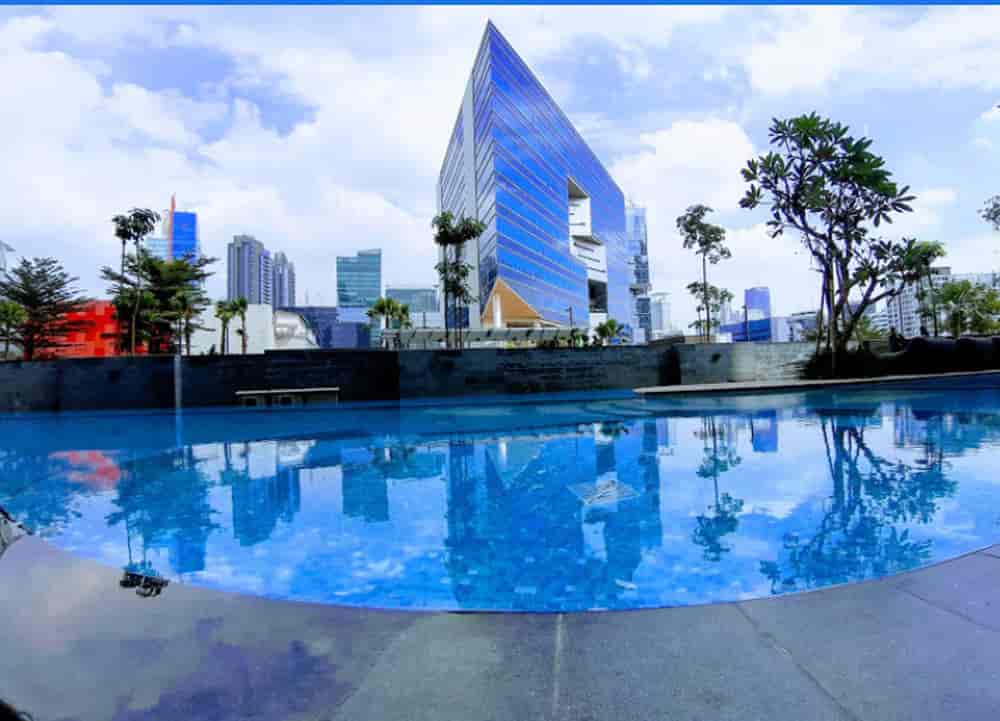 Kolam renang the elements kuningan apartemen