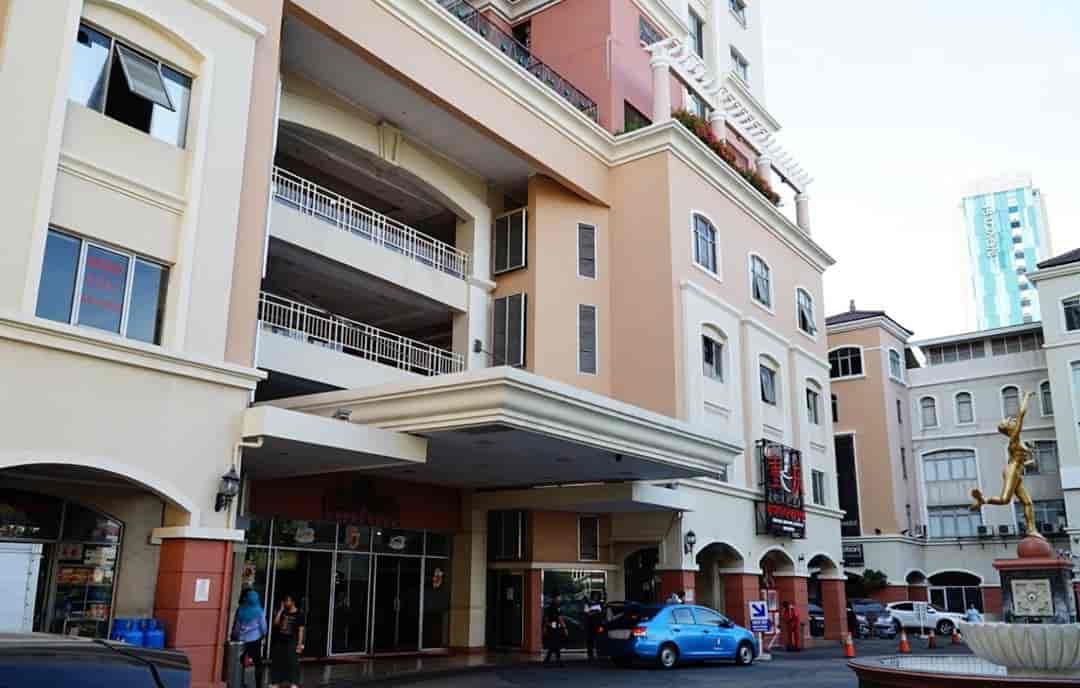 Pintu masuk Mediterania Gajah Mada Apartemen