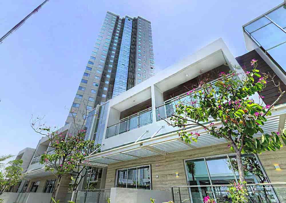 Gedung AKR Gallery West