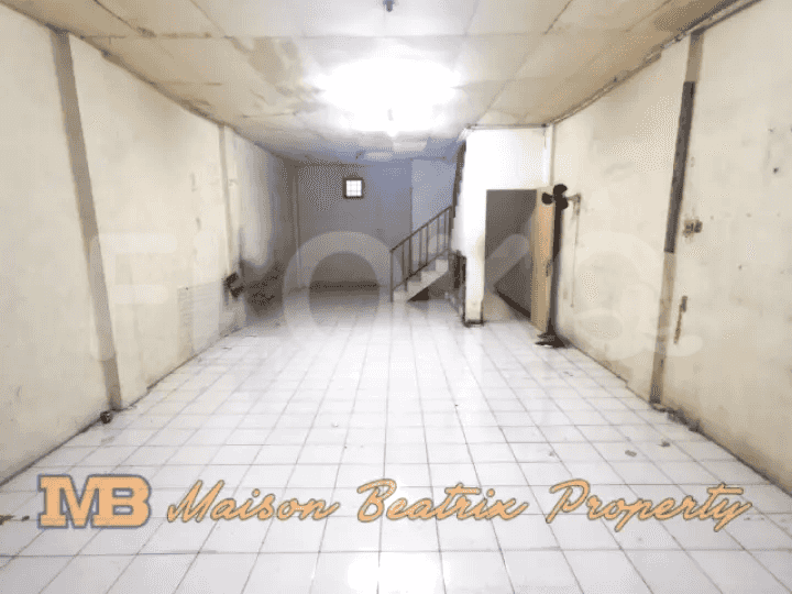 270 sqm, shophouse for sale in Margonda Raya, Depok - RKSc52 2