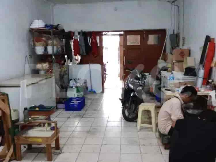 Dijual Ruko Luas 210 m2 di Taman Ratu Indah, Kebon Jeruk - RKS688 1
