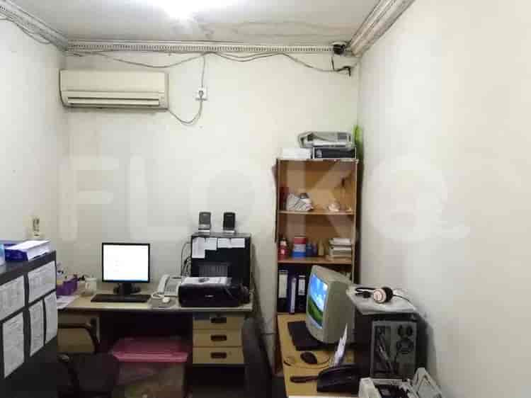 Dijual Ruko Luas 210 m2 di Taman Ratu Indah, Kebon Jeruk - RKS688 2