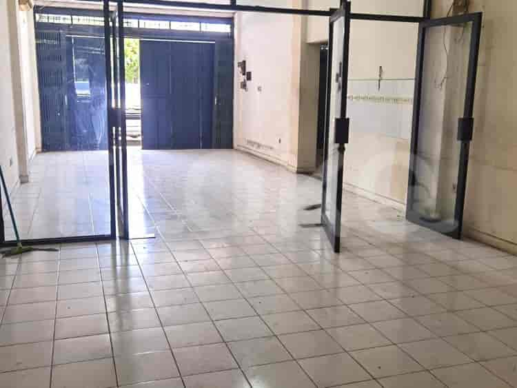 700 sqm, shophouse for sale in Arjuna Utara, Kebon Jeruk - RKS8e5 2