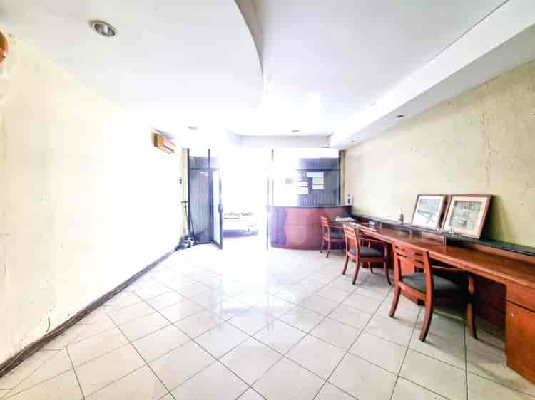 300 sqm, shophouse for sale in Perjuangan, Kebon Jeruk - RKSac1 2