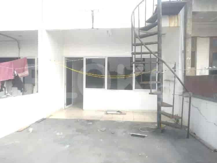 100 sqm, shophouse for sale in Kebon Kacang, Tanah Abang - RKSe5f 2