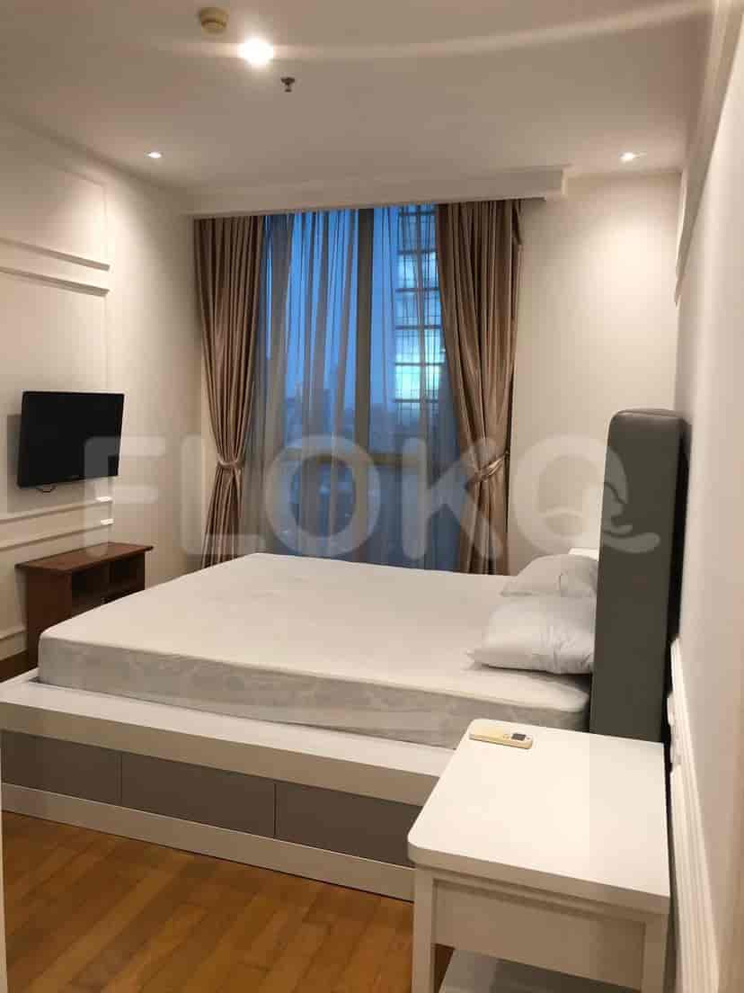 Bedroom with a comfortable bed and stylish decor.