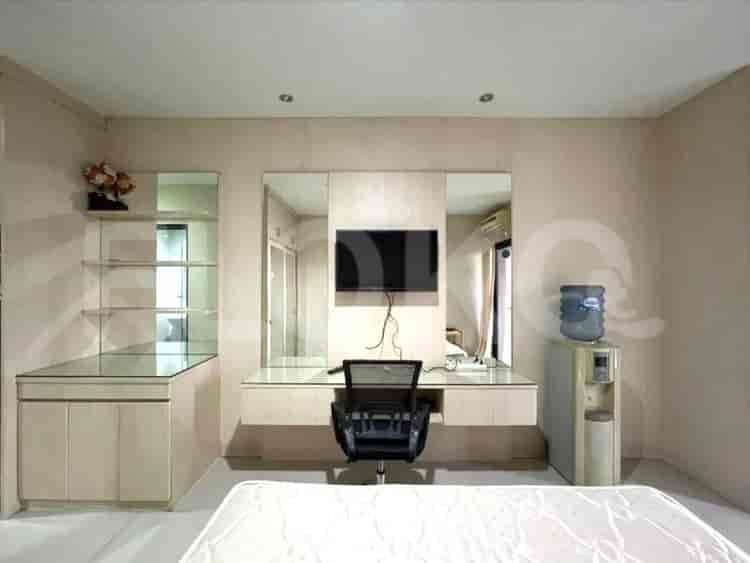 Apartemen 1-Kamar Tidur Berperabotan Dijual - APA383a9, Lantai Tinggi, Sudirman 3