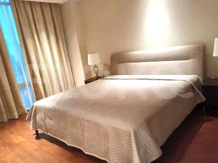 Bedroom with a queen-sized bed, lamps, and curtains.