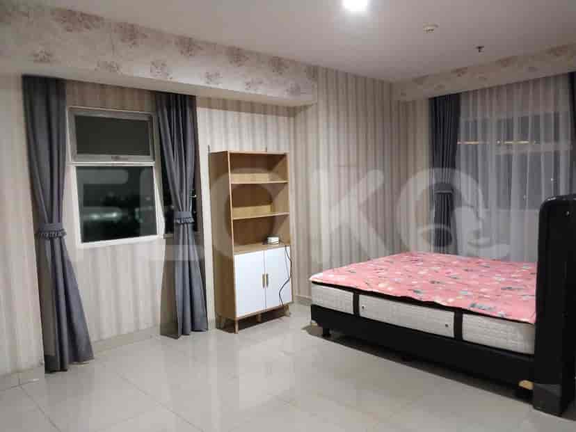 Bedroom with a double bed and a cabinet.