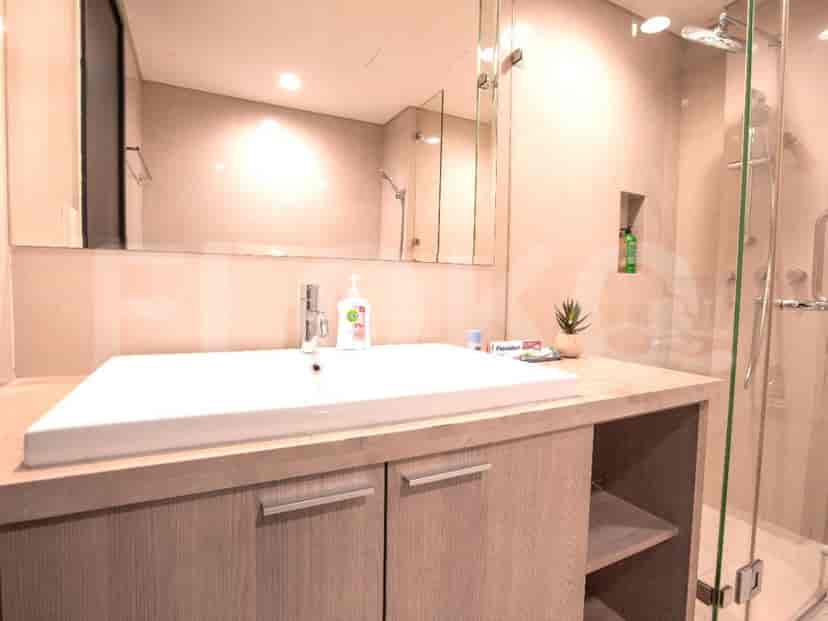 A bathroom with a sink and a mirror.