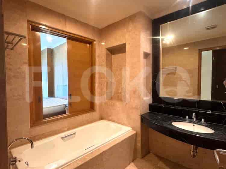 3 Bedroom on Middle Floor for Rent in Senayan Residence - fseb2b 8