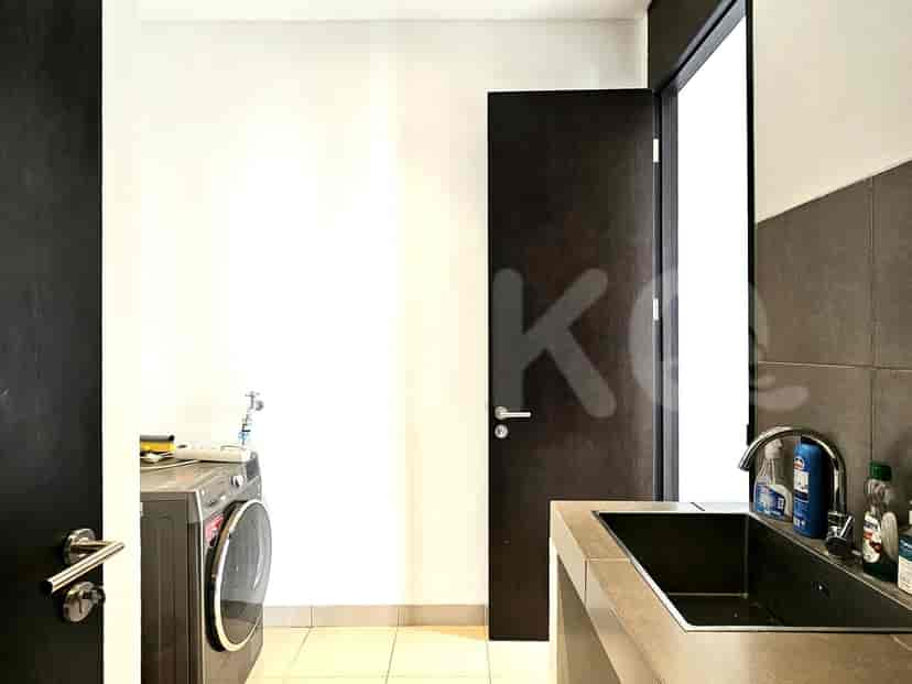 Laundry room with a washing machine and a sink.