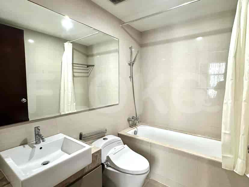 A bright and clean bathroom featuring a bathtub and a toilet.