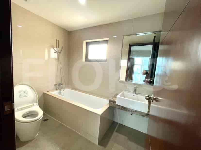 Modern bathroom with a bathtub, vanity, and neutral color scheme.