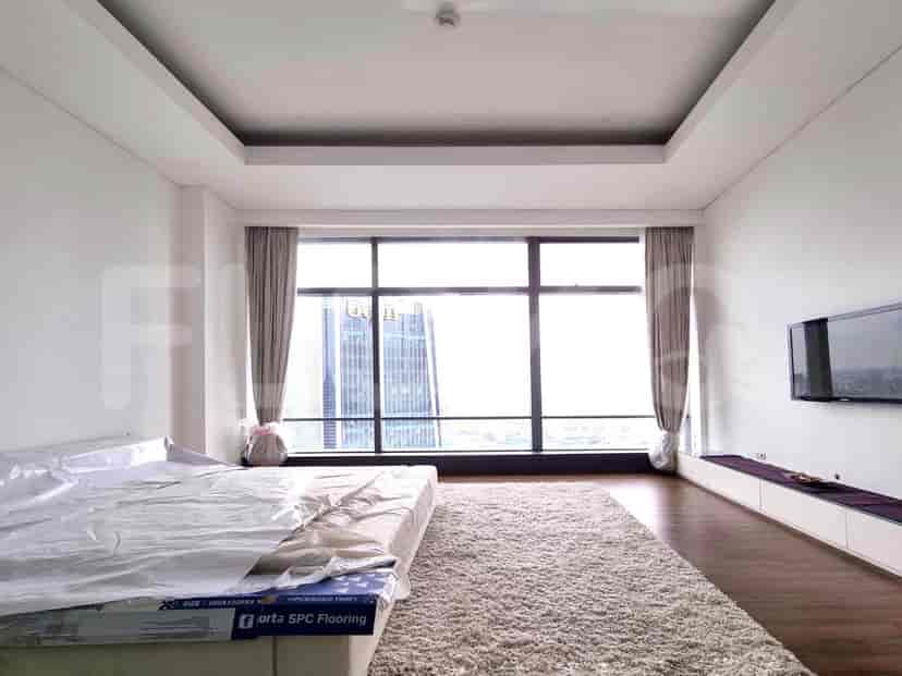 Bedroom with a large bed and city views.