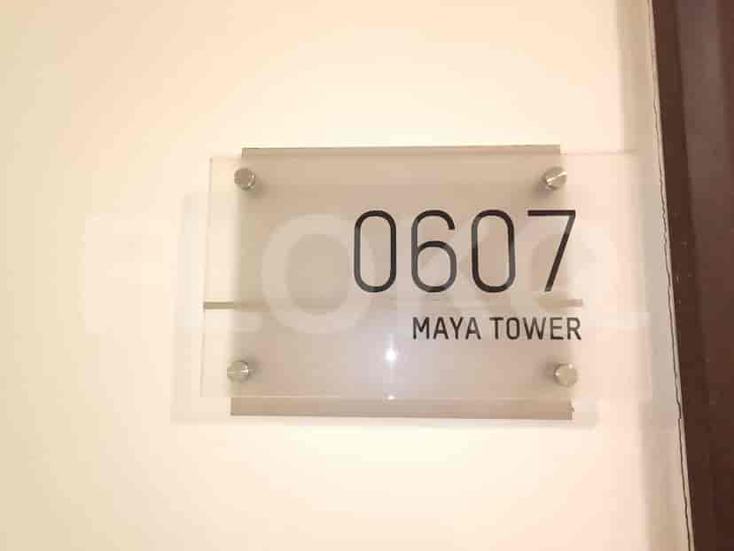A sign that indicates the apartment number and building name.