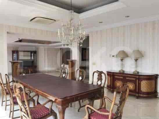 Elegant dining room with a large dining table, chandelier, and wallpaper.