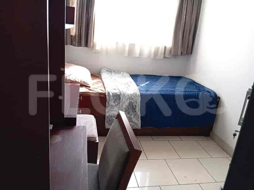 A small bedroom with a single bed.