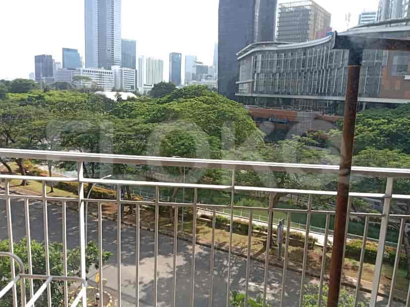 Balcony view with city view.