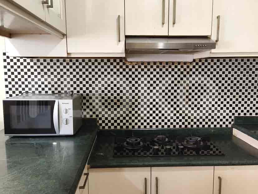 Detail of the kitchen with appliances.