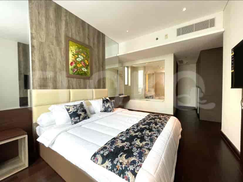 Spacious bedroom with a queen bed and en-suite bathroom access.