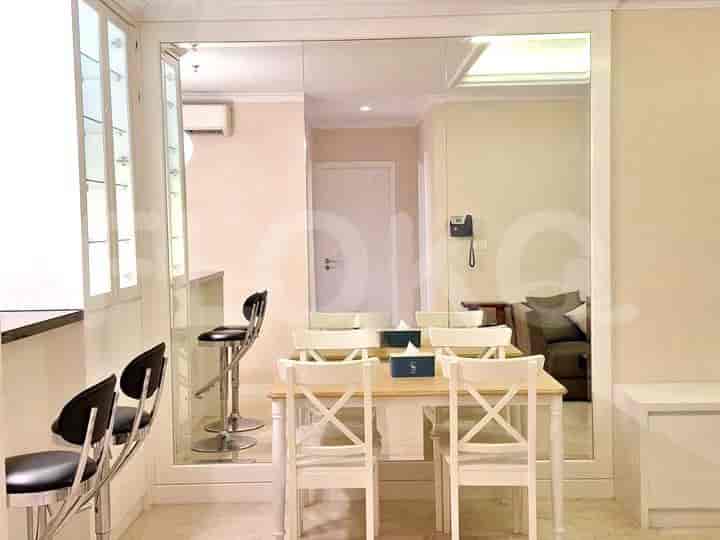 Dining area connected to the kitchen with a mirror wall.