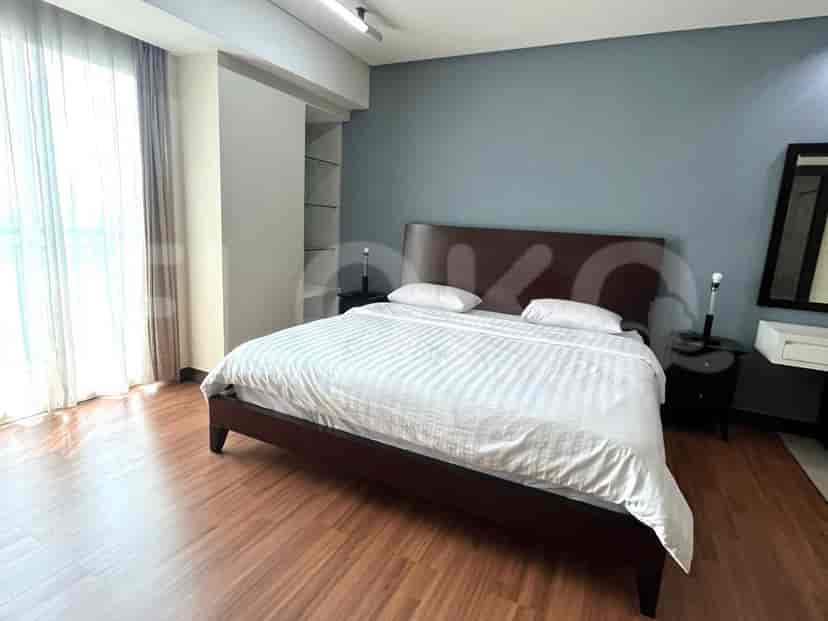 Modern bedroom with a bed and a window.
