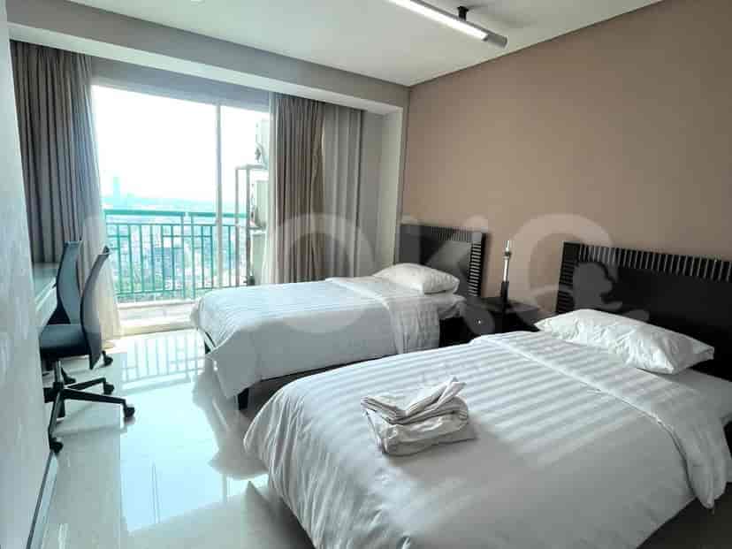 Twin beds in a bedroom.