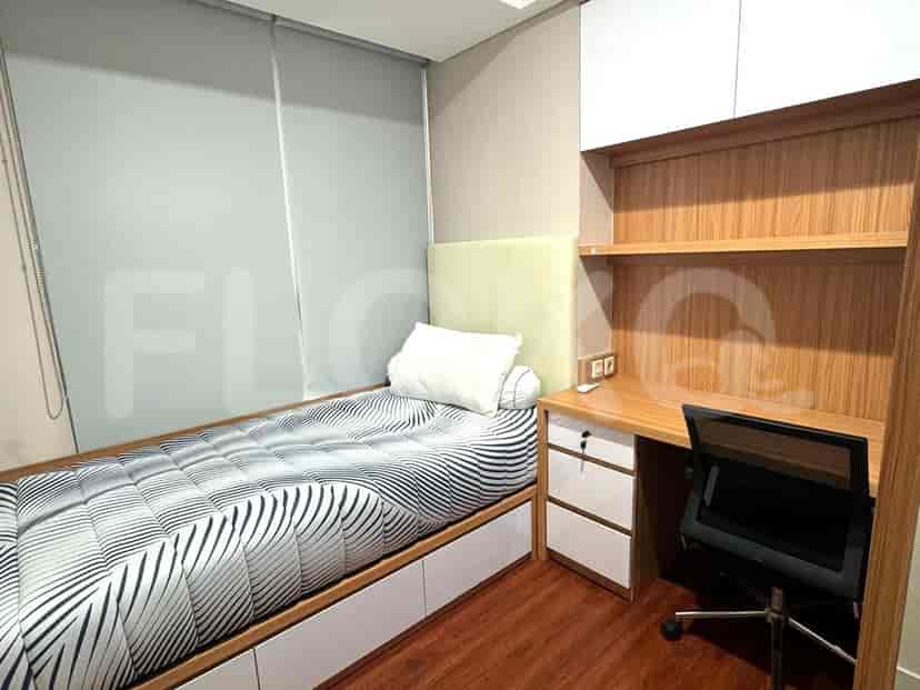 Bedroom with a single bed and a desk for work or study.