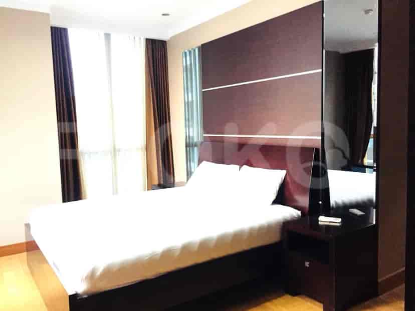 Contemporary bedroom with a king-size bed.