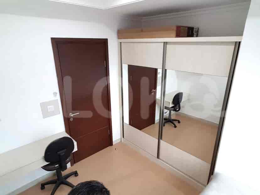 Bedroom with a study desk and wardrobe.