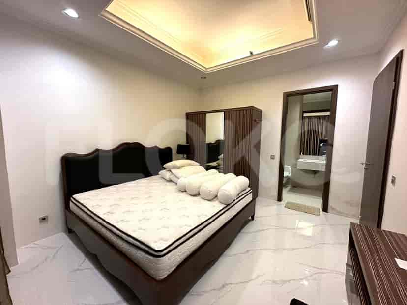 A bedroom with a bed, wardrobe, and en-suite bathroom.