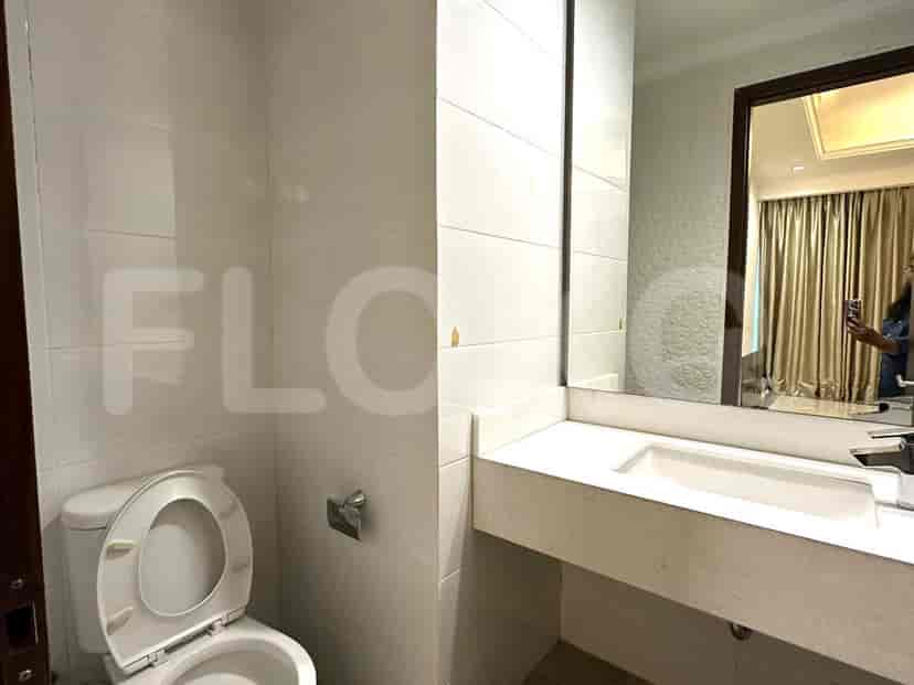 A bathroom with a toilet and sink.
