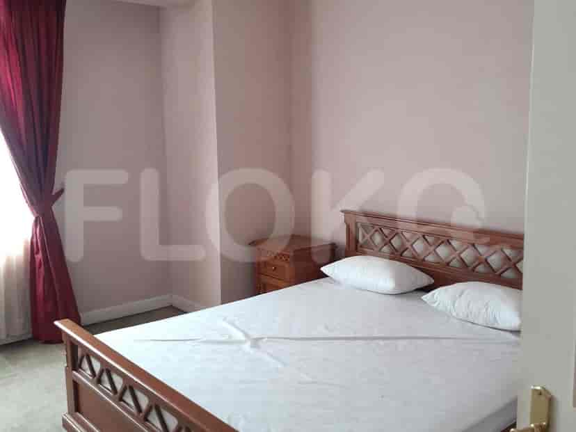 Bedroom with a double bed.